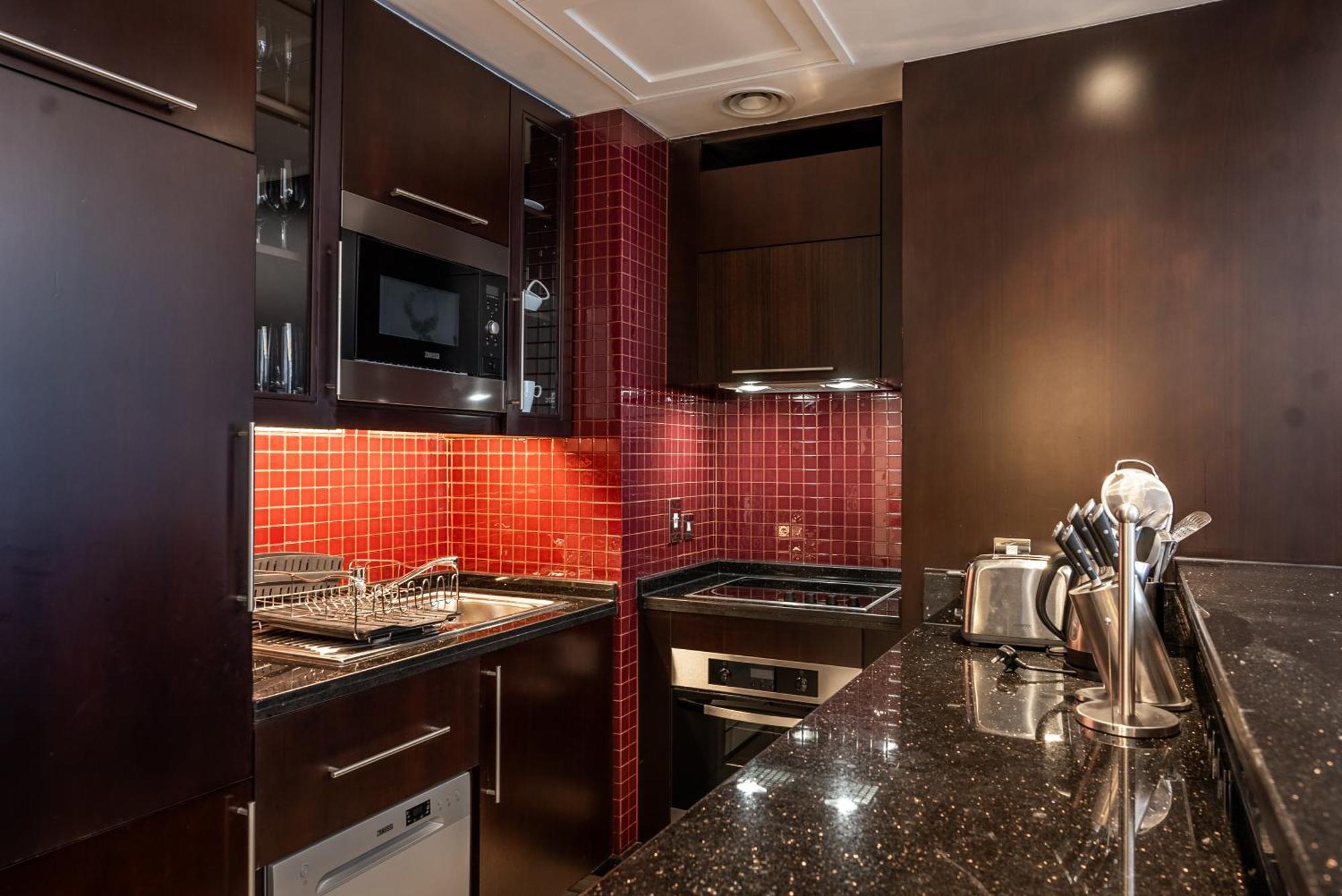 Residencial In Address Downtown Connected To Mall Dubai