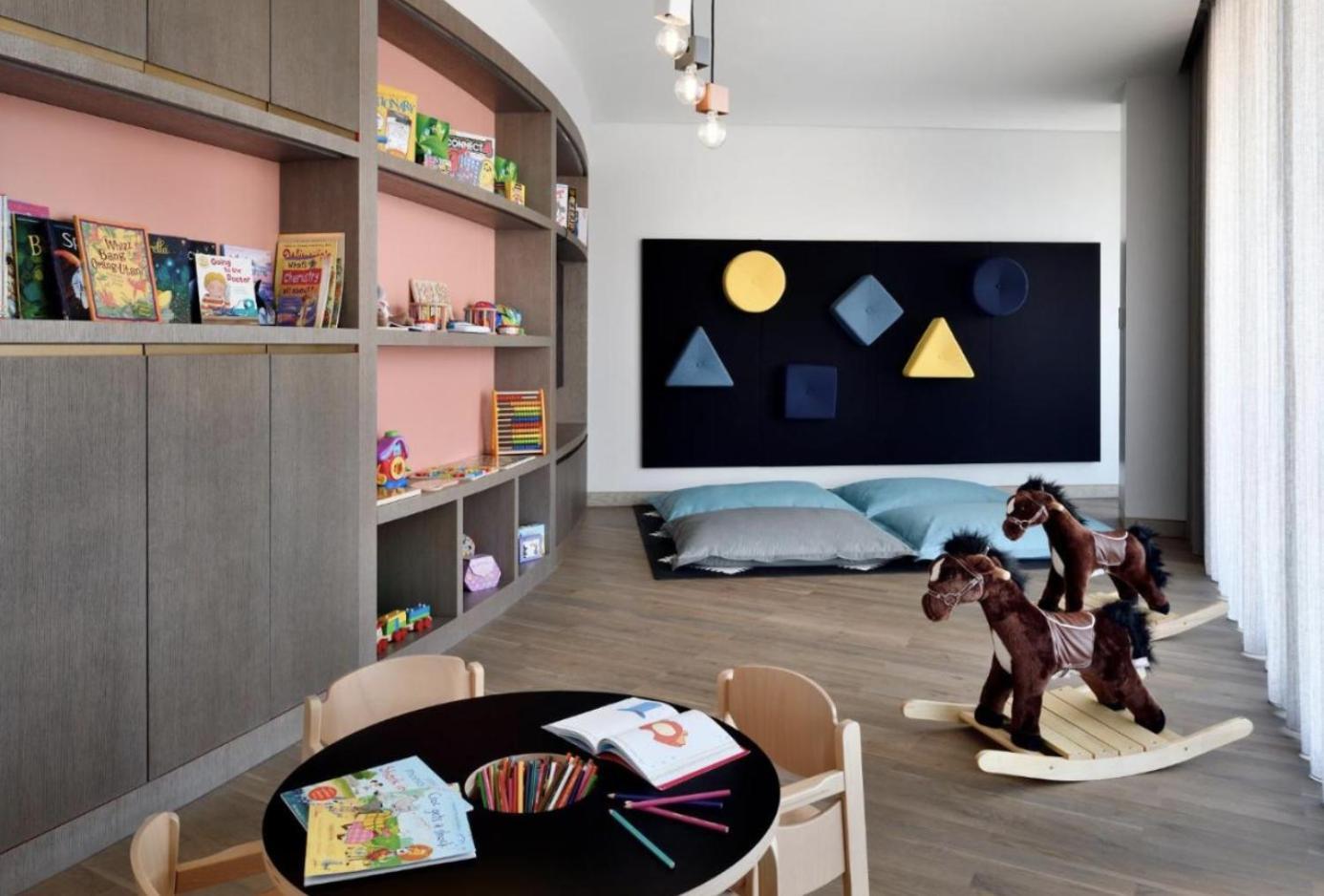 Residencial In Address Downtown Connected To Mall Dubai