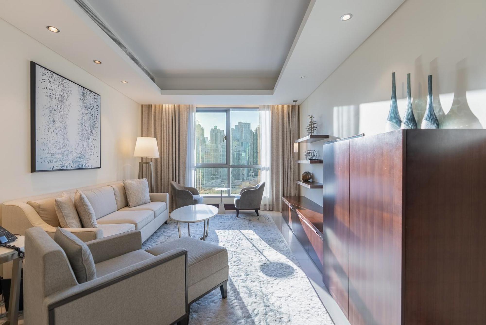 Residencial In Address Downtown Connected To Mall Dubai