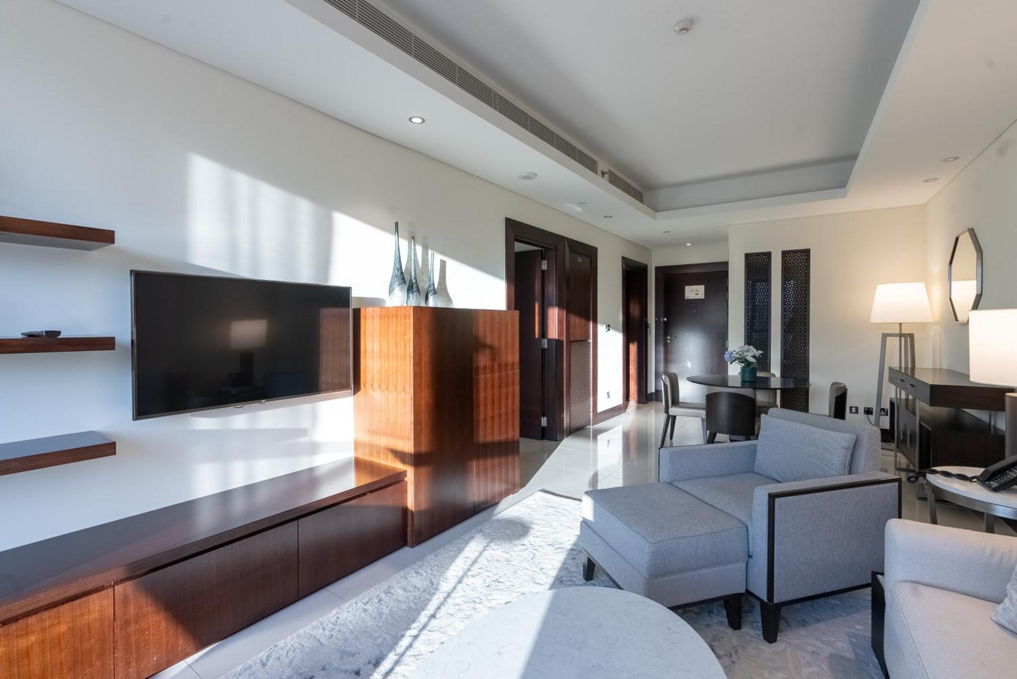Residencial In Address Downtown Connected To Mall Apartment Dubai