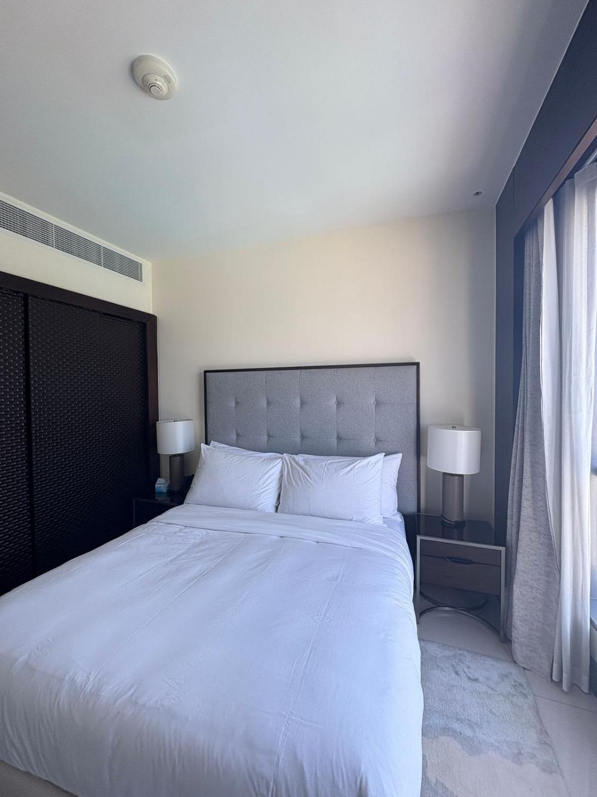 Residencial In Address Downtown Connected To Mall Dubai