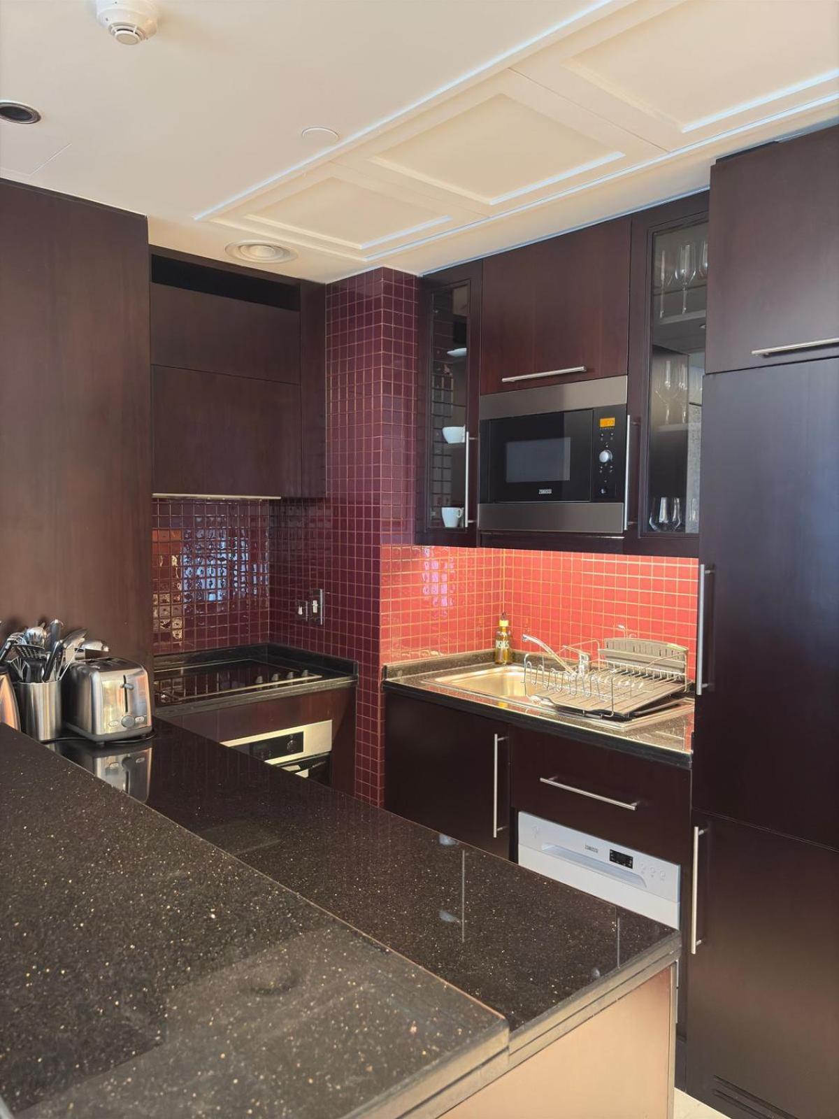 Residencial In Address Downtown Connected To Mall *